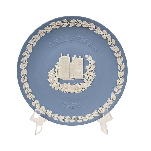 Vintage Wedgwood Collector Plate Lambeth Place Christmas Blue Jasperware 1982 - Picture 1 of 9